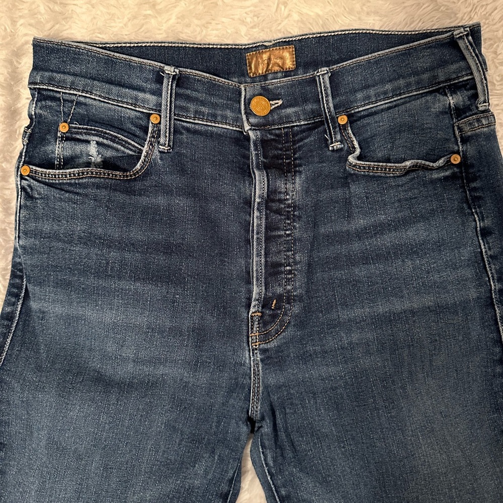 Mother Jeans size 28 style is the stunner ankle fray